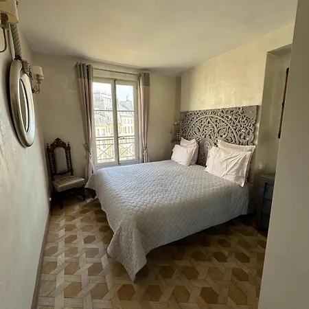 Place Dauphine Apartment