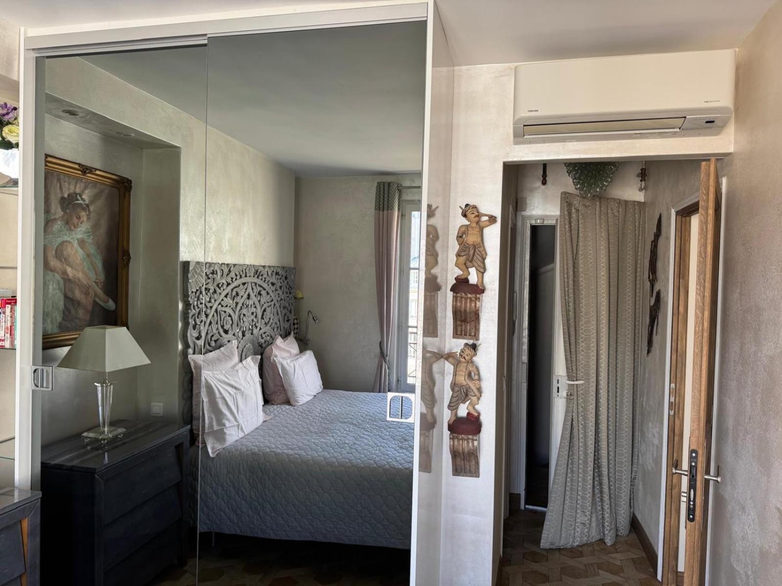 Apartment Place Dauphine Paris