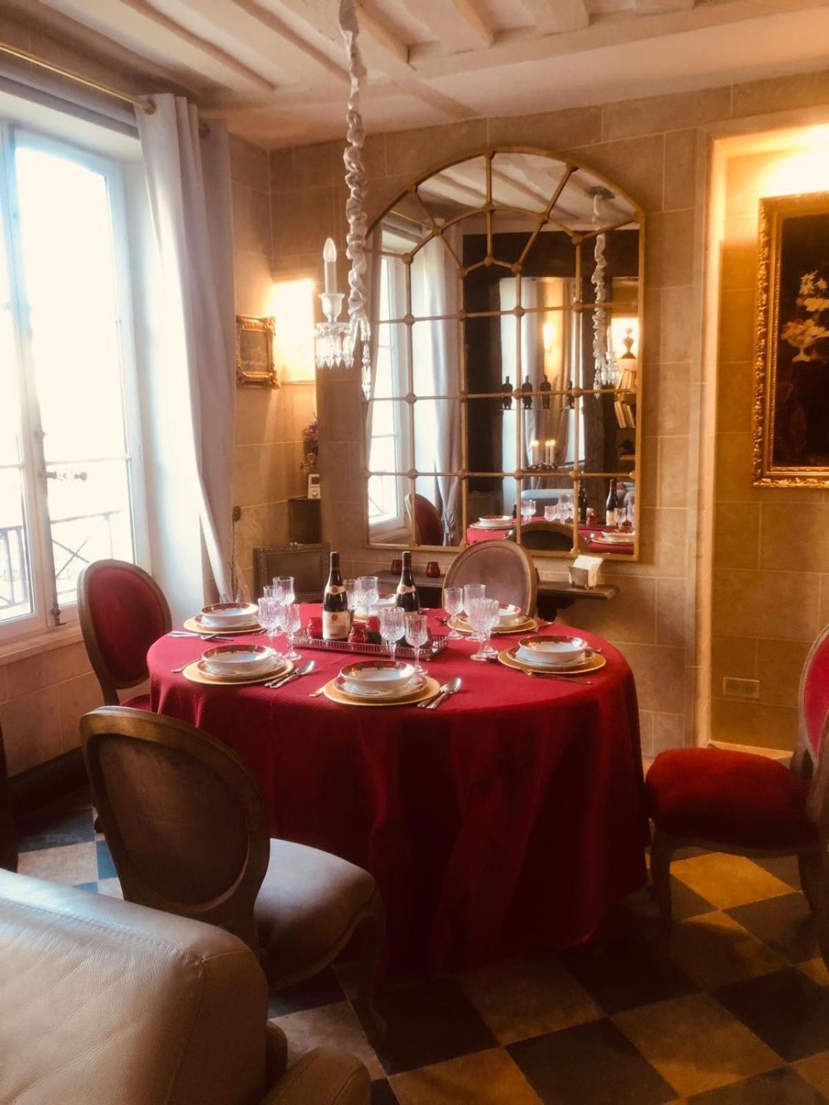 Place Dauphine Apartment *