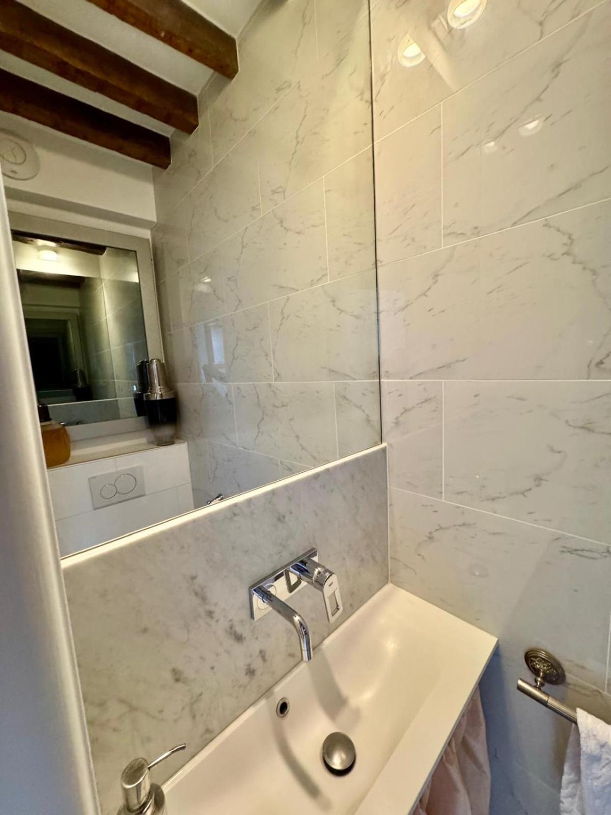 Place Dauphine Apartment Paris