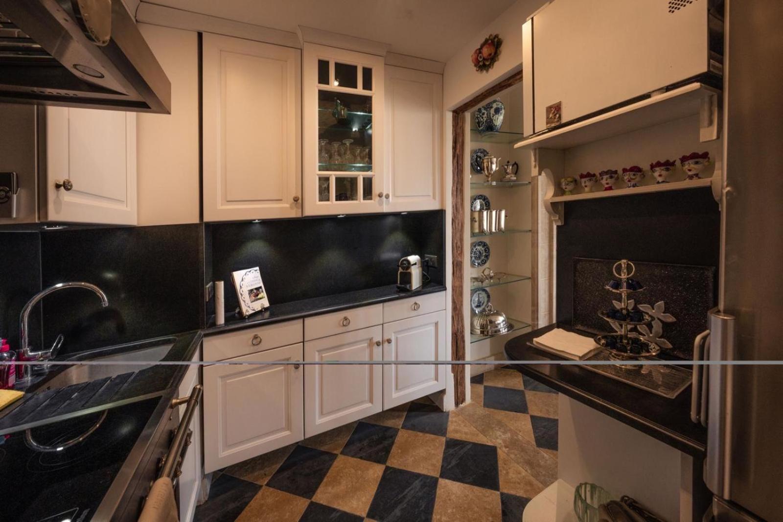 Place Dauphine Apartment